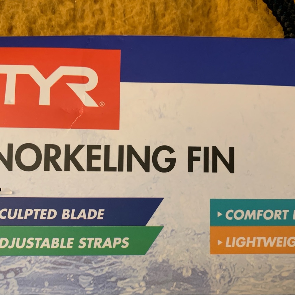 TYR Snorkeling Fins with Adjustable Straps - Picture 3 of 5